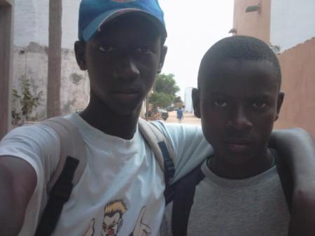 bon eux c'est bachir sadio et bobo cisse en mode yaye break attention ils sont dangereux c'est deux la